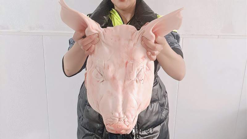 孩子馋肉慢妈直接买个猪头女儿亲妈不在身边我更改好好疼她