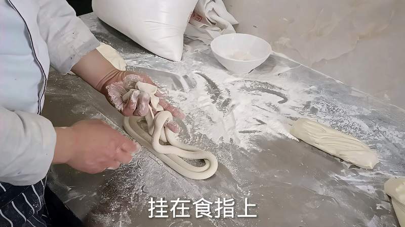 慢动作演示抻面讲解,学会这个手法你也可以做出拉面,美食,菜谱,好看视频