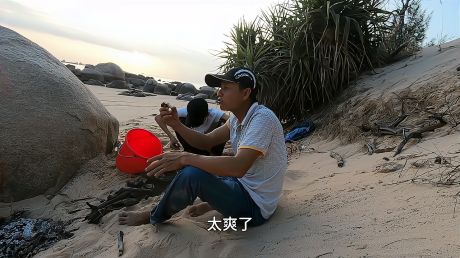 阿文父子赶海只抓顶级货,一顿"海鲜大餐"吃爽了,看的直流口水