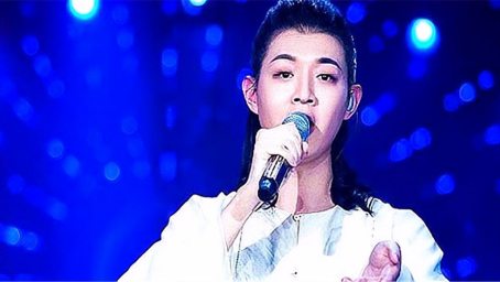 央视女主播徐俐与霍尊合唱 梨花颂 空灵纯净 美到心窝 好看视频