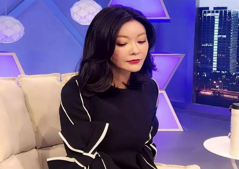 前央视主持人王小骞公开自己离职原因如今嫁给老公后生活很幸福