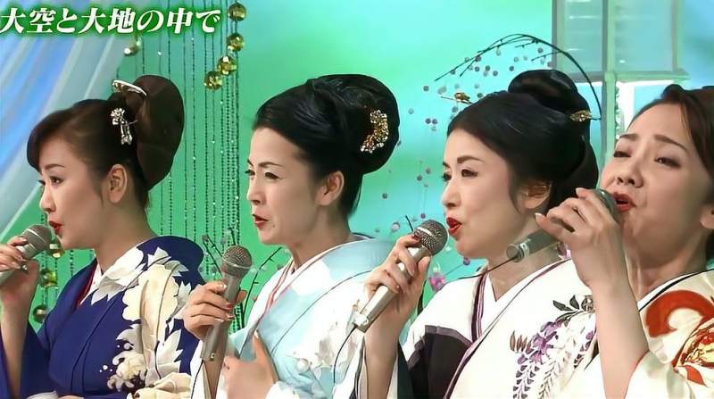 好听的日语歌 日本演歌四美 演唱经典名曲《天空与大地之中》,音乐,流行音乐,好看视频