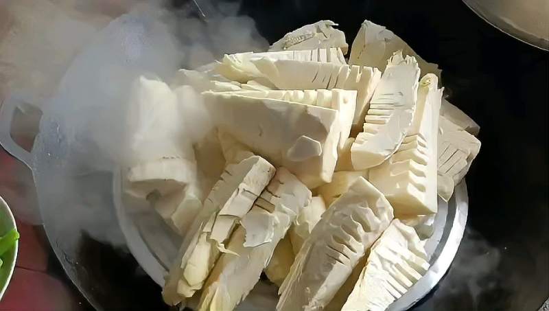 农村的笋粑是笋宴里面最好吃的一道菜城里人也许见都没见过