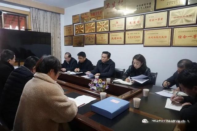 余天西深入渭陽街道辦事處團結社區檢查兩委換屆工作