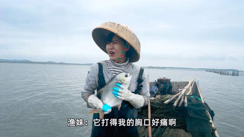 阿渔妹赶海网笼里应有尽有,刚想展示就被挨揍,吓