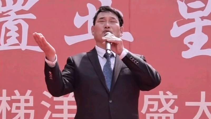 农民歌手大衣哥朱之文演出现场今天大衣哥在诸城演出