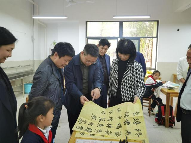 阳新新闻:祝红梅到富川小学调研书法教育教学