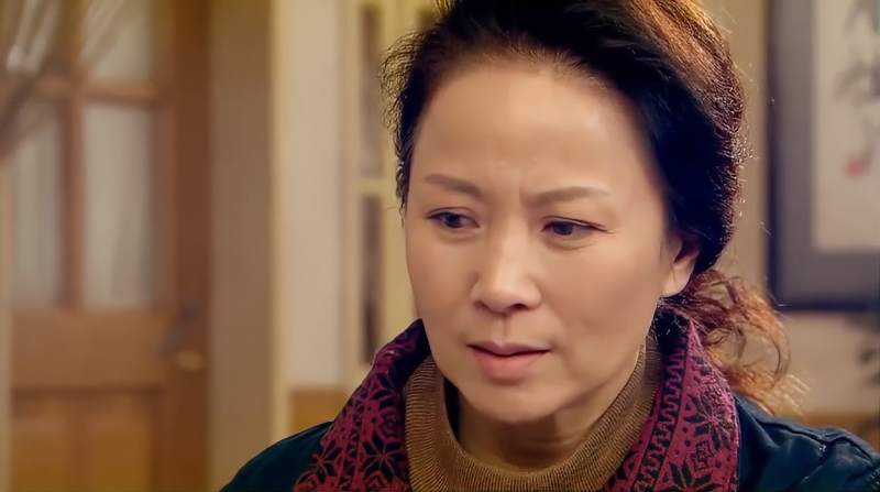 生死相依看着蓝卓的样子蓝母于心不忍想把素素地址告诉蓝卓