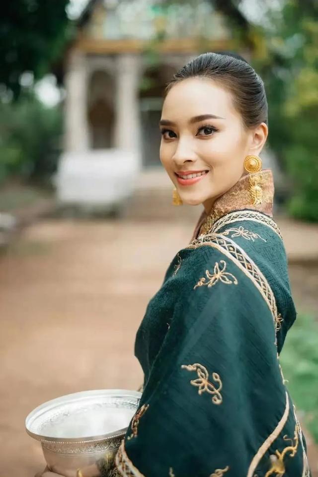 老挝著名女明星图片