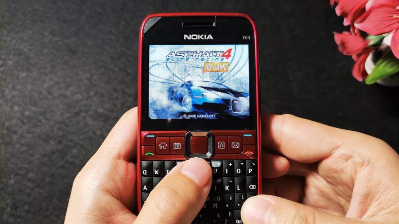 狂野飙车4诺基亚s60手机画面最强3d赛车游戏