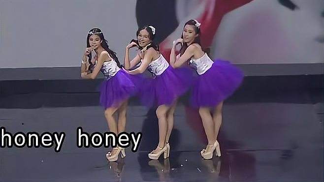 [图]天空女孩组合动感跳唱《Honey Honey》，活力四射，瞬间嗨翻全场！