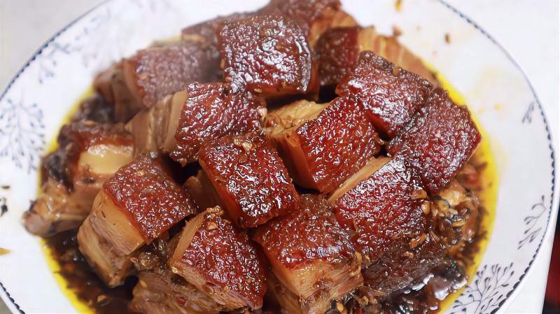坨子肉四川各类宴席必吃菜,好吃的秘密在于肉块必须炒制,美食,菜谱,好看视频