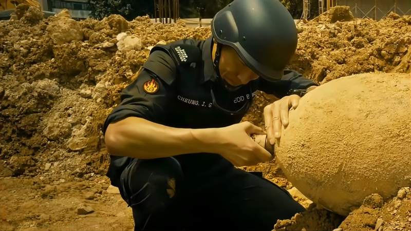 拆弹专家：拆弹专家去拆地雷，真是太紧张，这段真是心惊肉跳,影视,动作片,好看视频