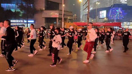 一首 青木林里青木秧 节奏动感 舞步简单 好看易学 好看视频