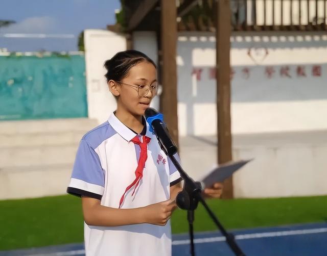 满怀希望就会所向披靡——青岛市李沧区智荣中学举行开学典礼