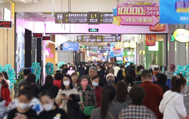 欧亚卖场店庆首日