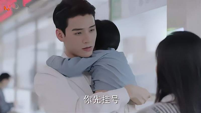 鹿呦呦生病发烧鹿方宁一人医院手忙脚乱凌睿心疼霸气抱娃