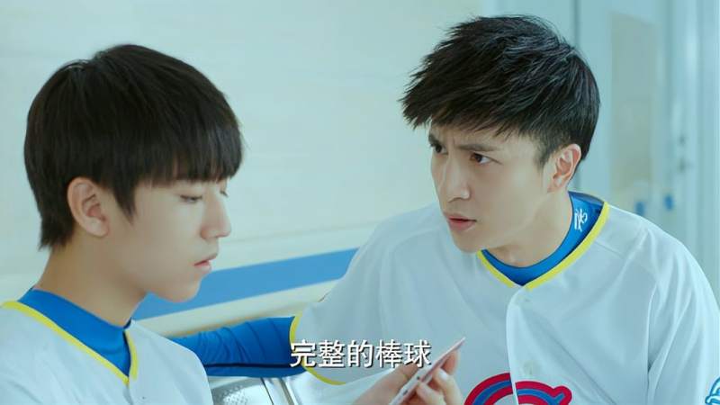 少年时代:邬童剩一只手了还玩游戏,陶西劝了几句