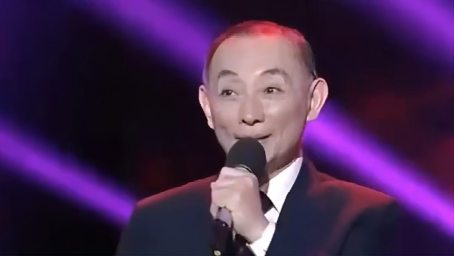 央视女主播徐俐与霍尊合唱 梨花颂 空灵纯净 美到心窝 好看视频