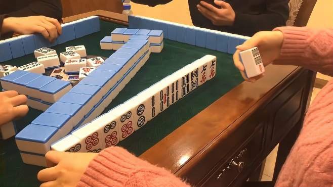 四川麻将:一个素胡都没胡到,结果两家没叫照样赔