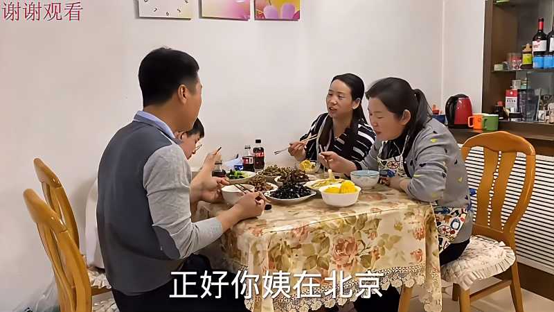 倔媳妇来北京霞姐高兴的做拿手菜接风还不忘叫上小薛来团聚