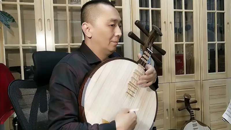 傅老师用特制老红木 大二黄月琴弹奏 女起解 音乐 器乐 好看视频 傅老师用特制老红木 大二黄月琴弹奏 女起解 音乐 器乐 好看视频