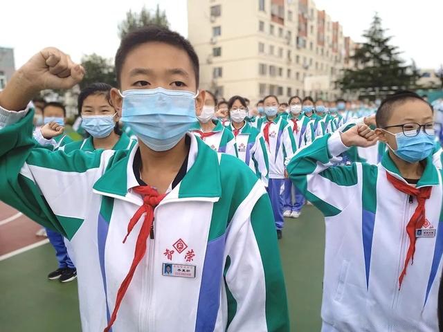 喜迎二十大,争做好队员 青岛市李沧区智荣中学举办主题队日活动