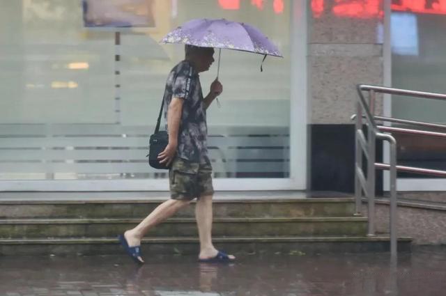 天氣早知道丨今天出門,要帶雨具!