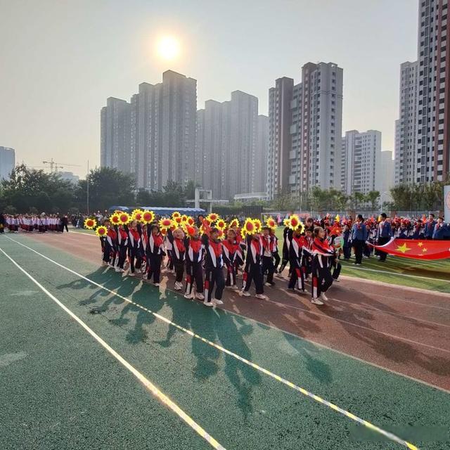 合肥市蚌埠路第二小学首届"绳"采飞扬体育节暨达标运动会举行