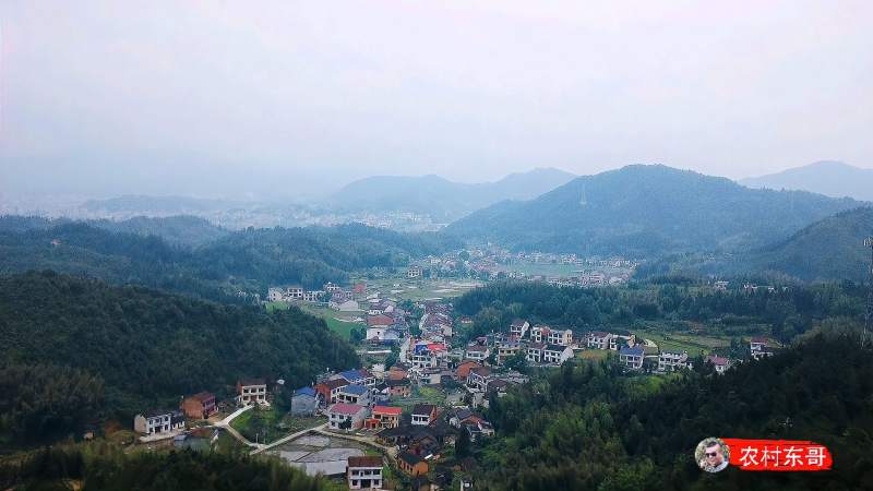 湖南岳阳平江南江镇的小山村群山环绕这样的地方你愿意呆吗