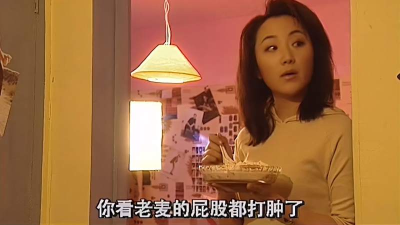 明星制造村姑和男邻居关系好女室友嫉妒一直盯着她俩看