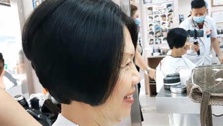 50到60岁女性发型这样剪 减龄不过时 不烫不染也很美 时尚 美妆美发 好看视频