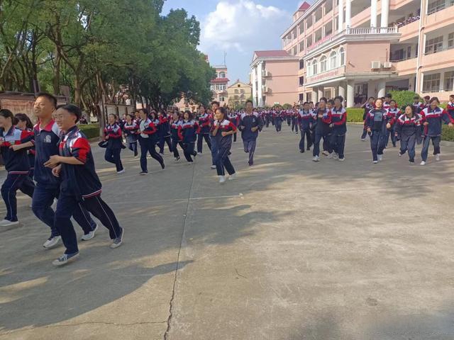 湖南岳阳县一中校花图片