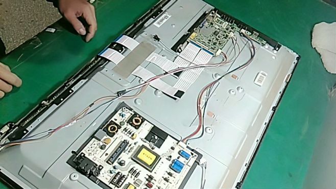 [图]拆液晶电视外壳更换led灯条视频