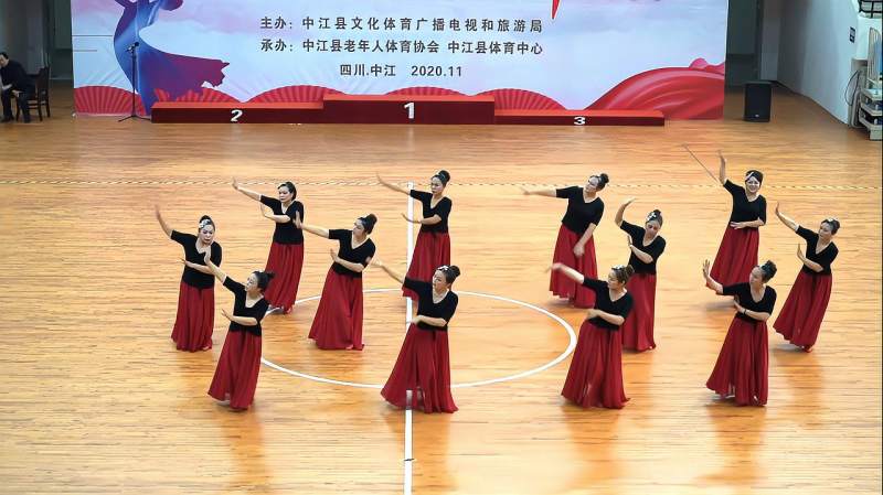 12人变队形舞蹈今天是你的生日我的中国祝愿祖国明天更美好