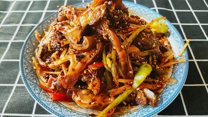 卤1个羊头，制1碗红油做“凉拌羊头”，红亮鲜香，下饭又解馋,美食,菜谱,好看视频