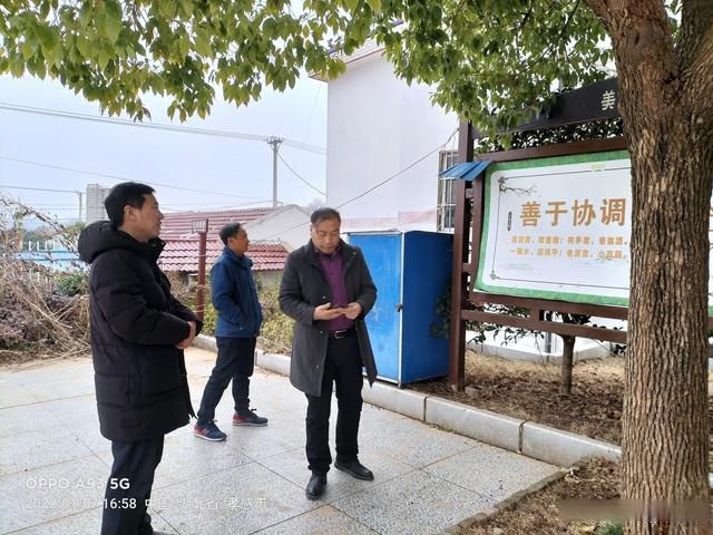 肖文芳一行到周巷镇督导法治文化阵地建设