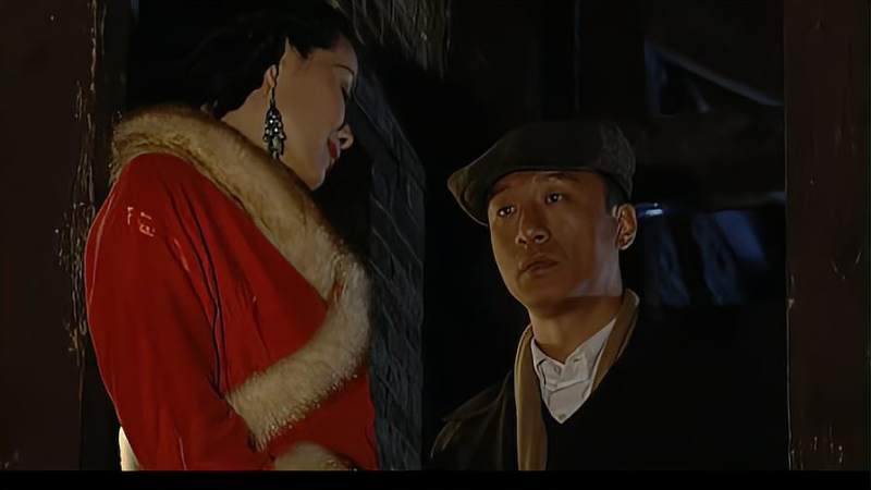 刀锋1937女人刚出家门口就被黑衣人带上车这下坏了