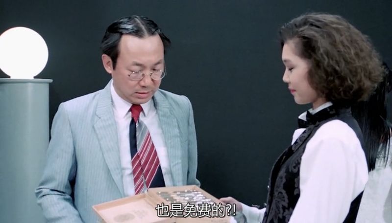 合家欢:许冠文第一次到大城市,居然在小便池洗苹果,太搞笑了,影视,喜剧片,好看视频
