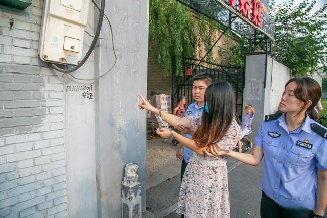 忻州:两女子在城区宾馆被抓,指认作案现场画面曝光