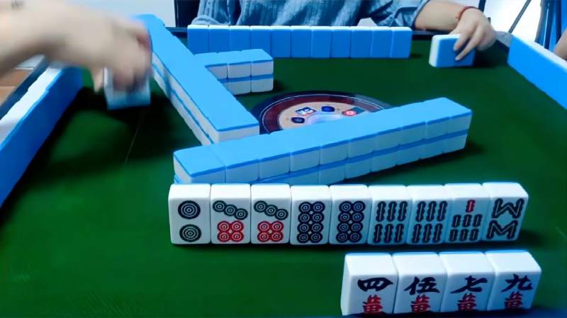四川麻将实战篇我怀疑我这个牌自摸两家都不够赔上家的