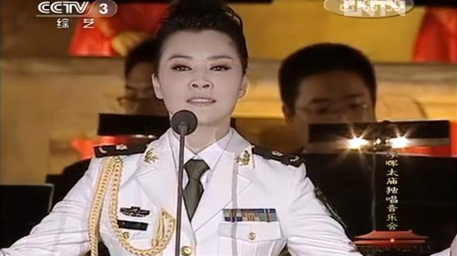 [图]李晖演唱《战士与母亲》歌声感人动听，唱功一流