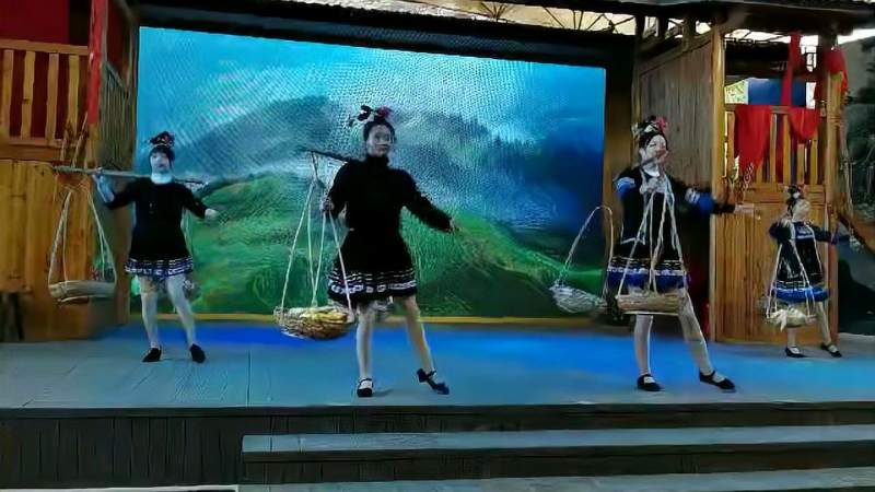 广西壮族扁担舞,西南风情的少数民族舞蹈,展现给旅游者的舞台,舞蹈,广场舞,好看视频