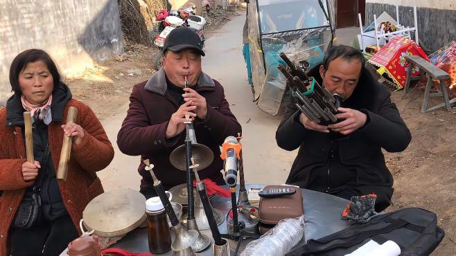 您对安徽小调一定很熟悉吧_王师傅用唢呐演奏哭灵一折