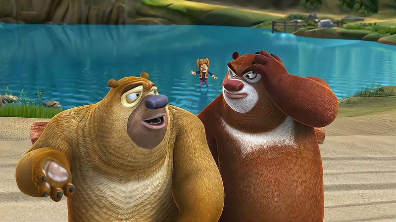 熊大熊二对光头强迷恋,没想到强哥一碰水,香水就失