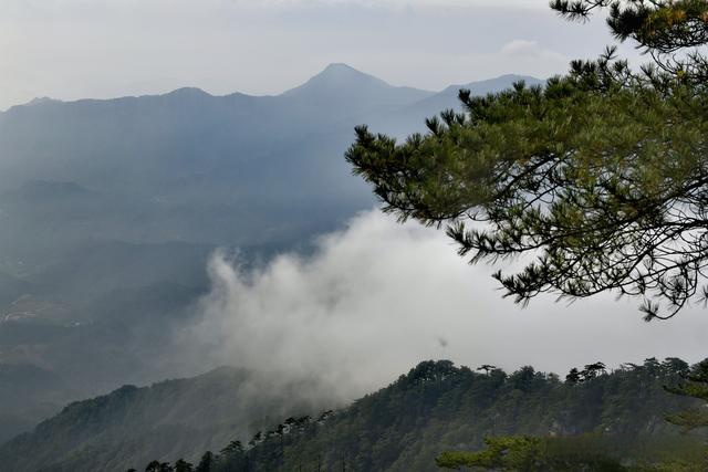 大别山最高峰图片