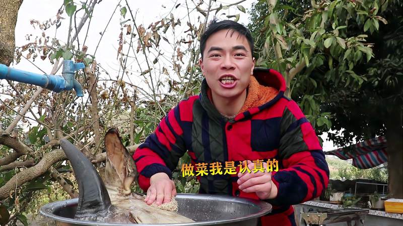 歪厨子用水牛头做牛气冲天吃着非常q弹牛角佬气味有点上头