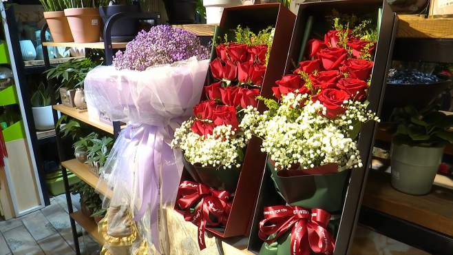 520长沙鲜花市场价格上涨销量火爆，网红款玫瑰深受年轻人喜爱