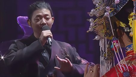 央视女主播徐俐与霍尊合唱 梨花颂 空灵纯净 美到心窝 好看视频