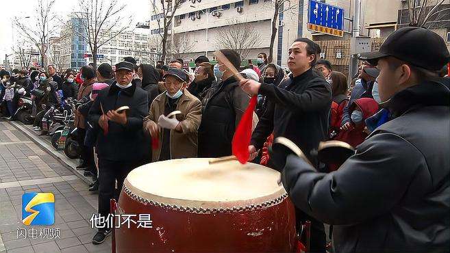 [图]非遗表演魅力十足！记者现场体验踩高跷